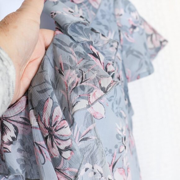 Kut from the Kloth Size L grey/pink ruffle, short sleeve floral pattern lightwei - Picture 6 of 8